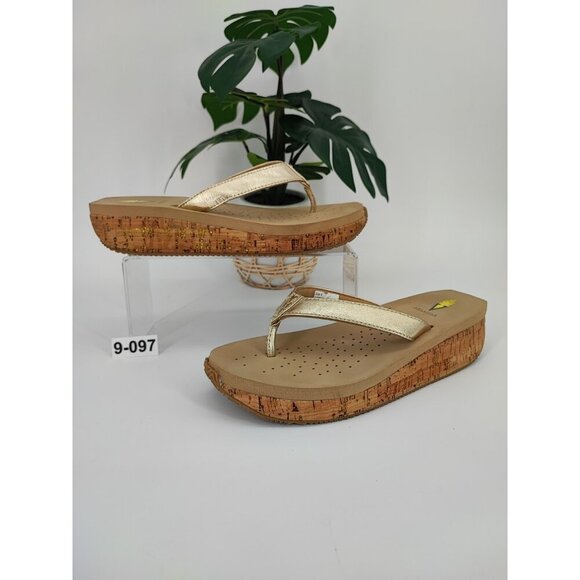 Volatile Women's Trailblazer Gold Thong Leather Sandals Size 9 US - Picture 1 of 8